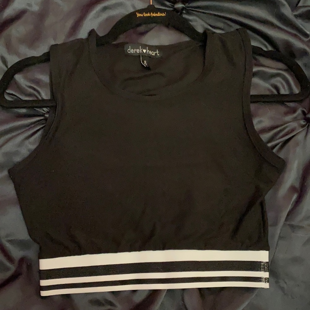 Small cropped shirt
